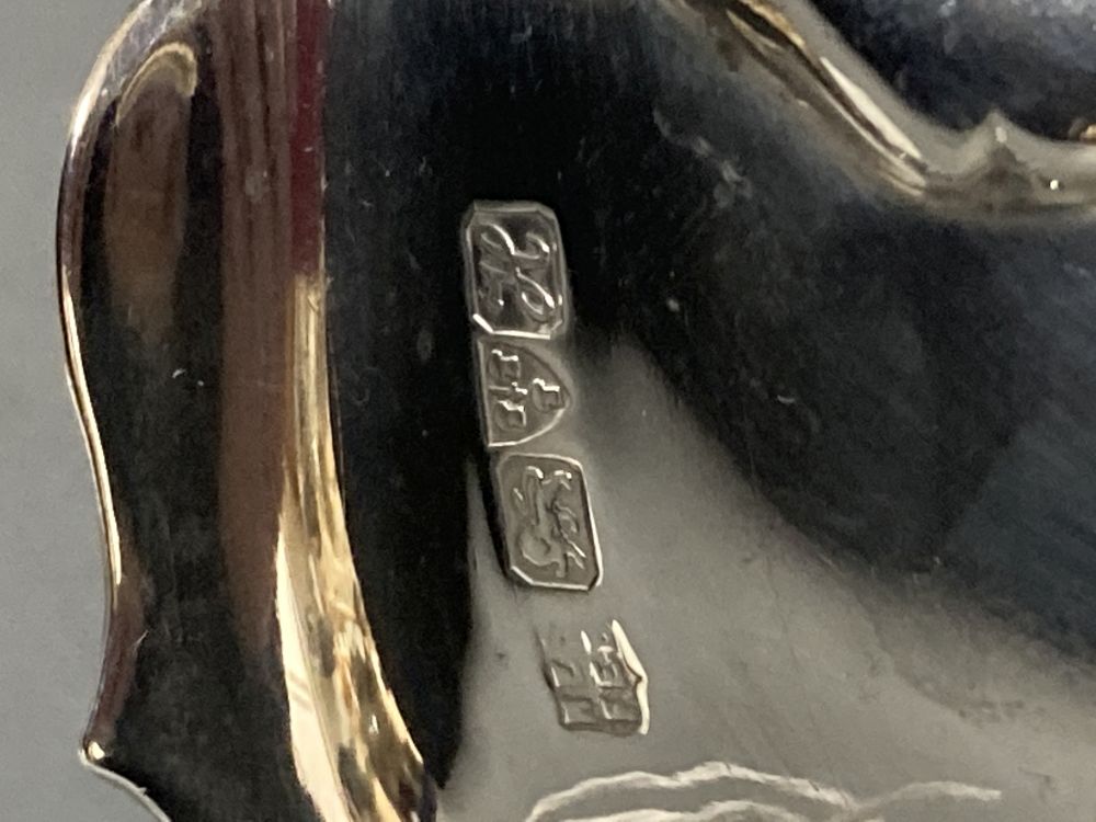 An Edwardian silver sauceboat, Barker Brothers, Chester, 1908, 4.5oz.